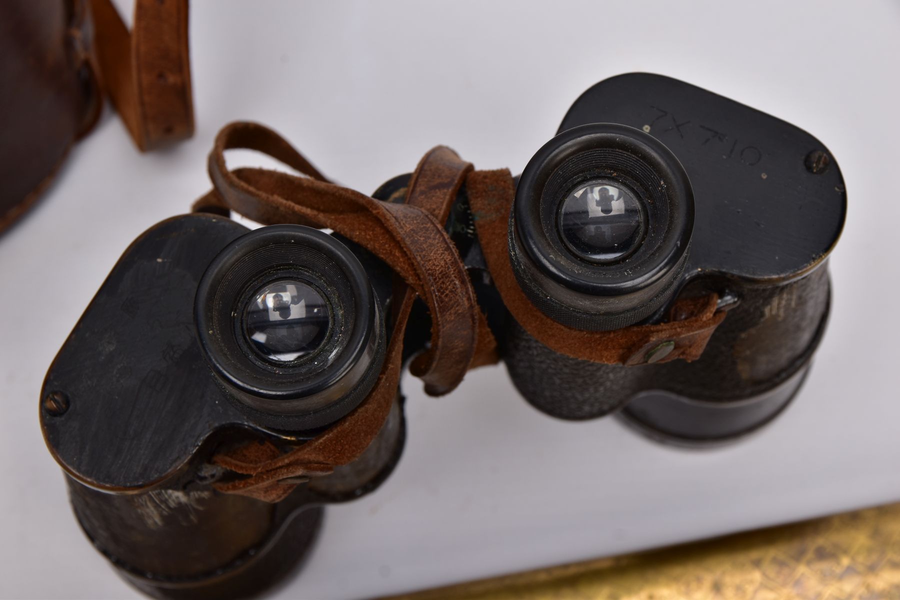 A BROWN LEATHER CASE BOXED PAIR OF BELIEVED IMPERIAL JAPANESE ARMY WWII ERA BINOCULARS, the left - Image 3 of 6