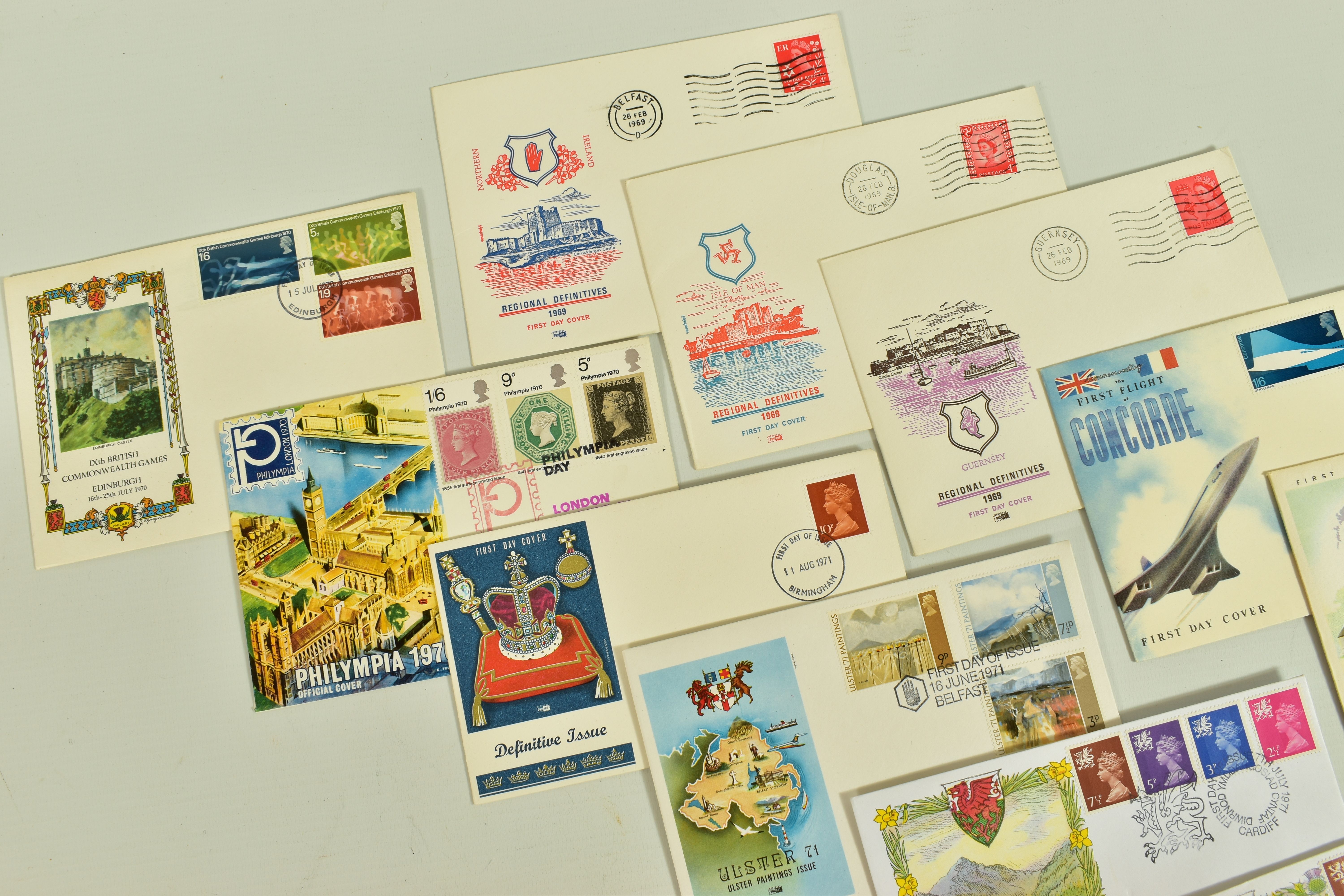 A RANGE OF FIRST DAY COVERS AND WORLDWIDE STAMPS, across a number of albums and loose in tins, the - Image 23 of 31