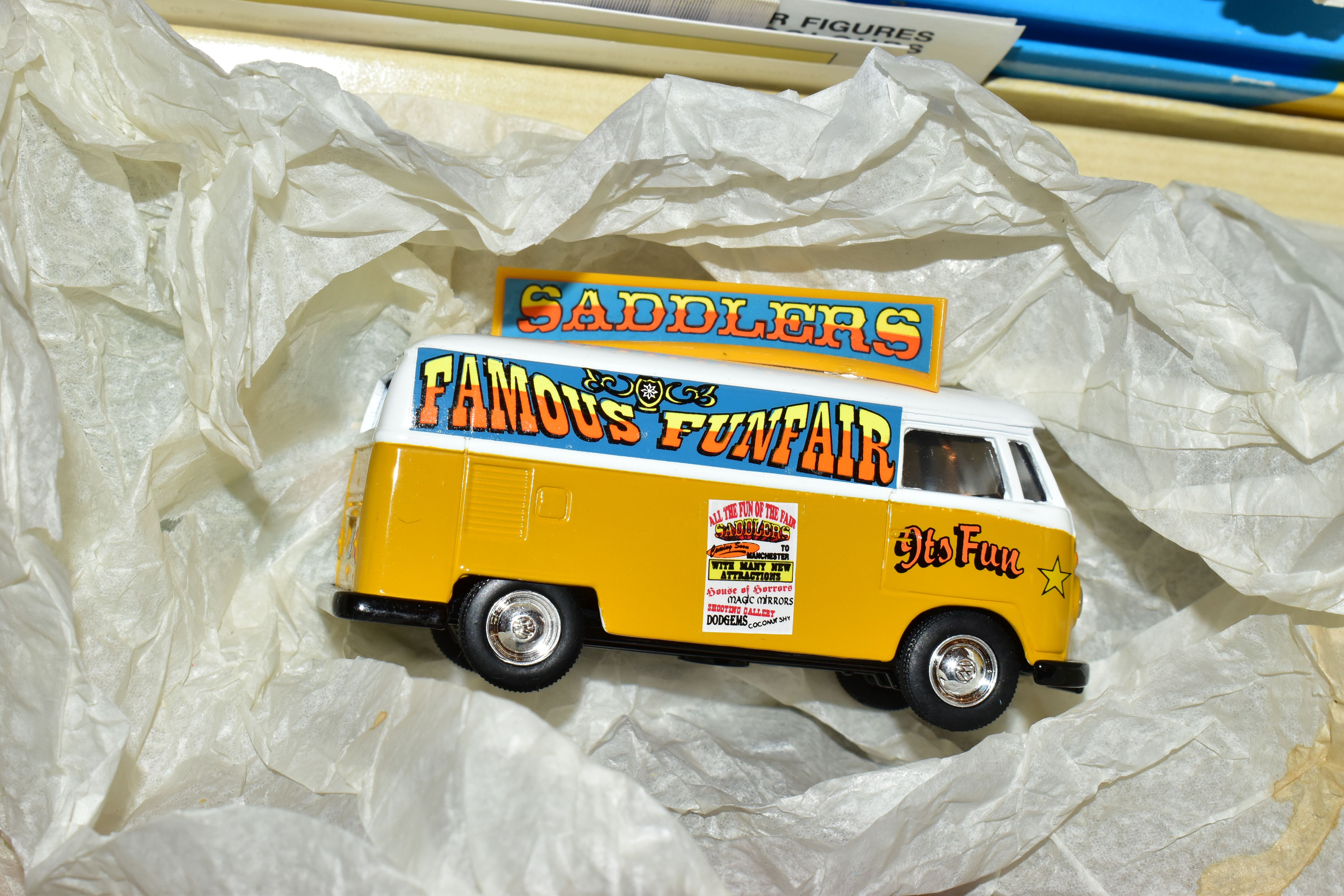 FOUR BOXED CORGI CLASSICS CIRCUS AND SHOWMANS COLLECTIONS DIECAST VEHICLES, Circus Pinder Jean - Image 7 of 8