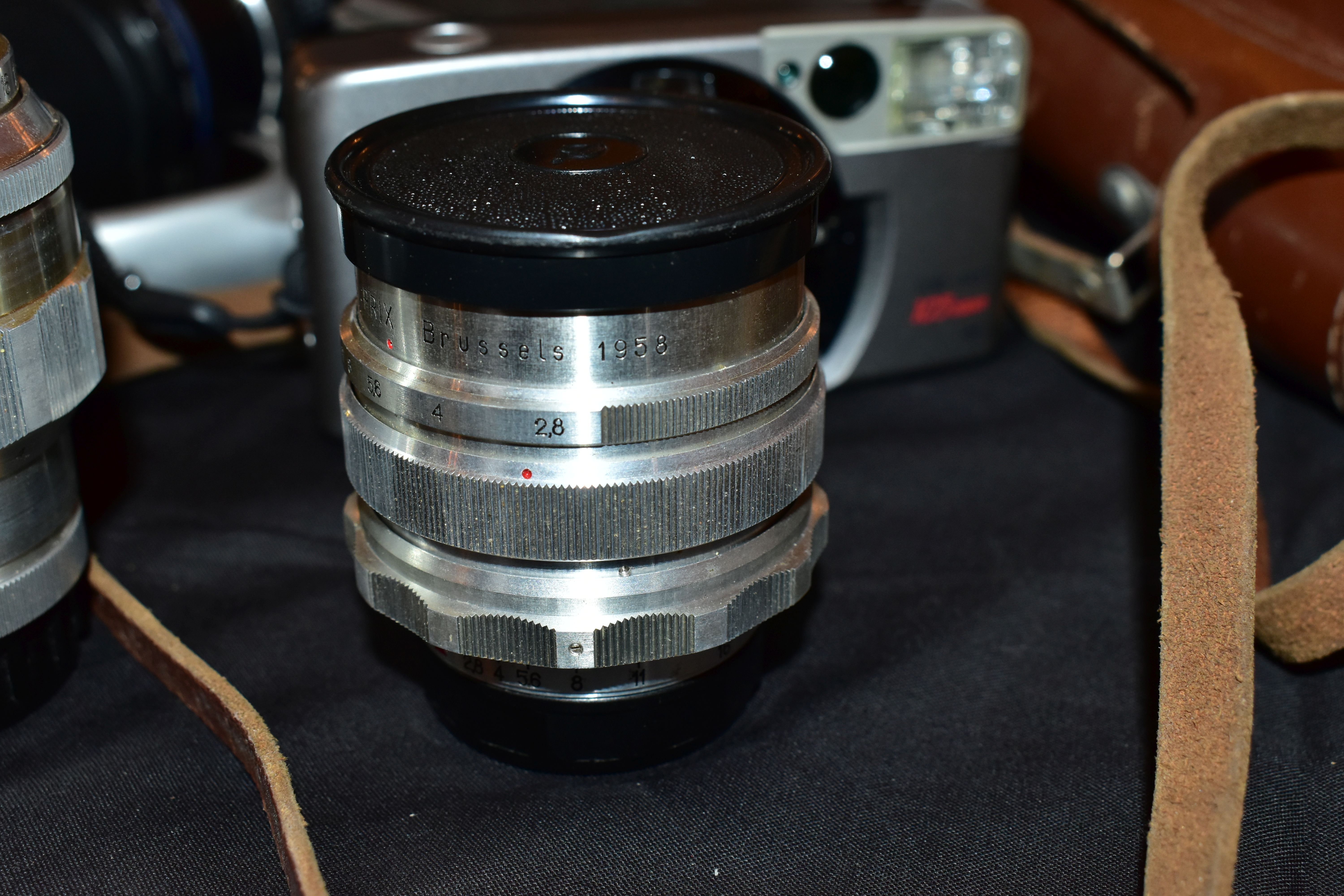 A TRAY CONTAINING CAMERA EQUIPMENT including a Zenit 3M fitted with a Helios 44 58mm f2 lens with - Image 5 of 8