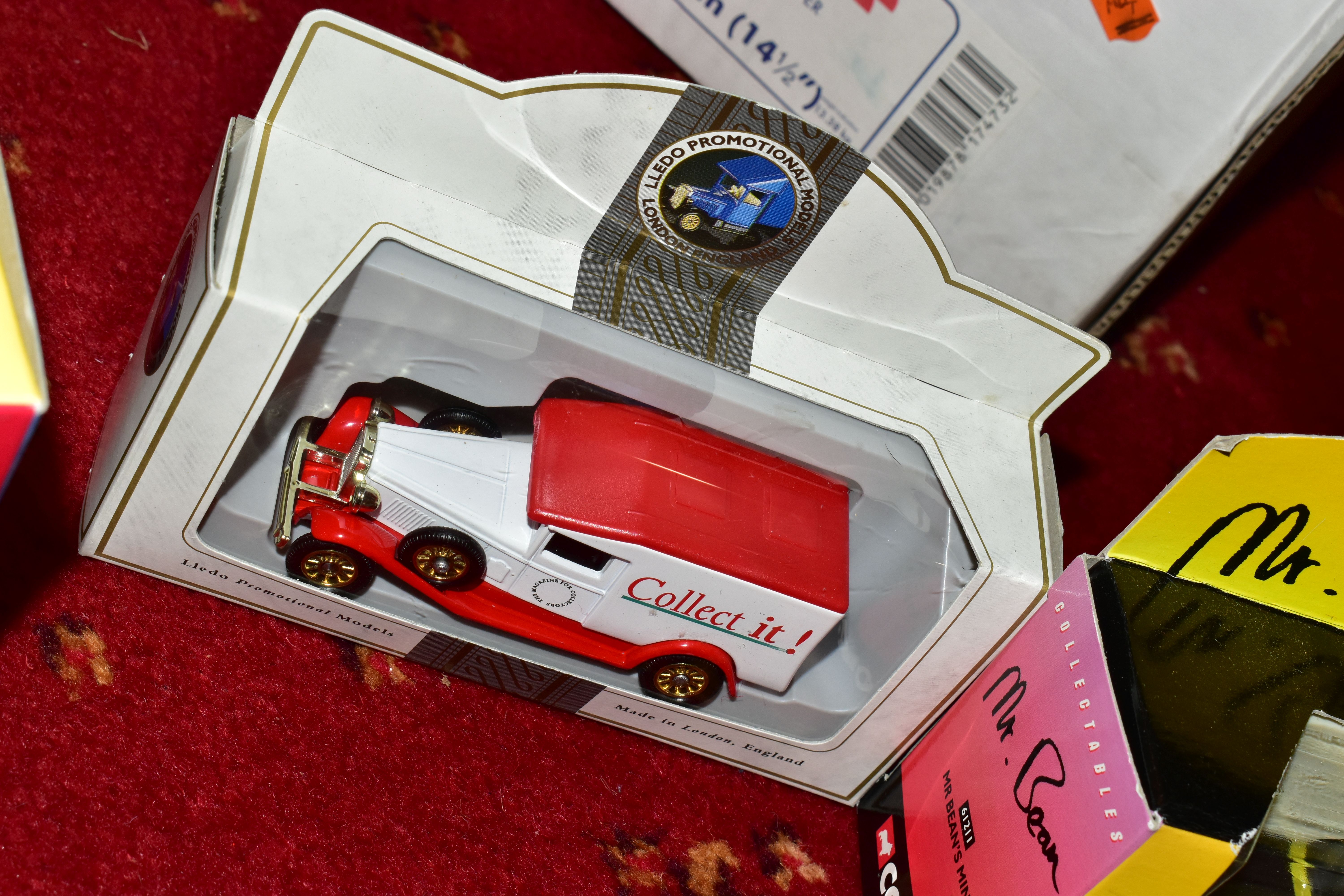 A SMALL QUANTITY OF MAINLY BOXED MODERN DIECAST VEHICLES, to include boxed Corgi Classics Chitty - Image 3 of 6