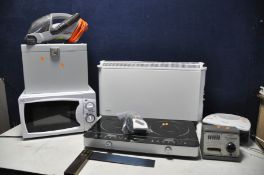A COLLECTION OF HOUSEHOLD ELECTRICALS to include a Currys essentials microwave, A Philips hot air