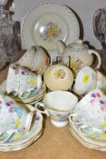 AN EIGHT PIECE SUSIE COOPER PRINTEMPS 2205 PART TEA SET WITH FOLEY CHINA HANDPAINTED TEA CUPS AND