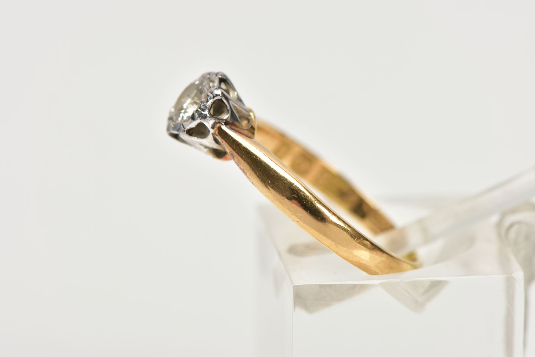 AN 18CT GOLD SINGLE STONE DIAMOND RING, centring on an illusion set round brilliant cut diamond, - Image 2 of 4