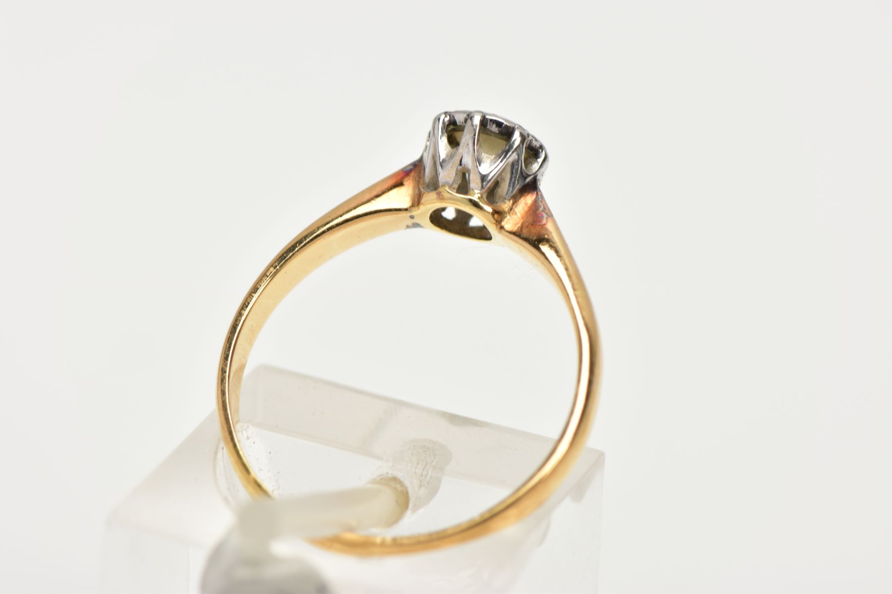 AN 18CT GOLD SINGLE STONE DIAMOND RING, centring on an illusion set round brilliant cut diamond, - Image 3 of 4