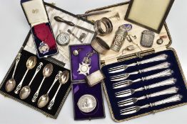 A SELECTION OF SILVER AND WHITE METAL ITEMS, to include a cased set of six teaspoons, with