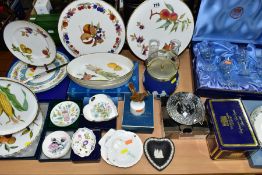 A GROUP OF MAINLY BOXED CERAMICS AND GLASSWARES, to include an Orrefors Discus 343 candle holder (