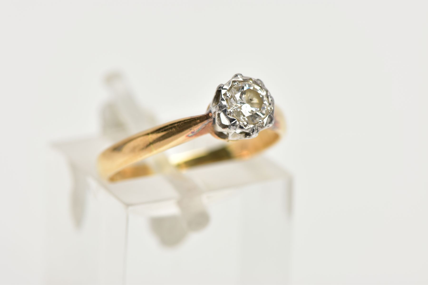 AN 18CT GOLD SINGLE STONE DIAMOND RING, centring on an illusion set round brilliant cut diamond, - Image 4 of 4