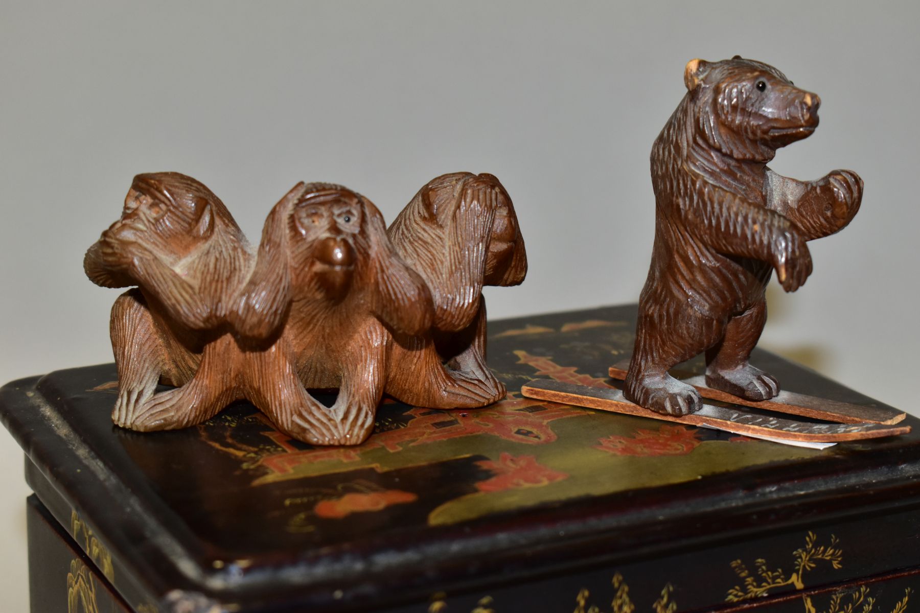 AN EARLY 20TH CENTURY CARVED TREEN BLACK FOREST BEAR ON SKIS, height 6.5cm, s.d., a Japanese - Image 3 of 11