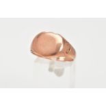 A GENTLEMENS 9CT ROSE GOLD SIGNET RING, (split shank) vacant shield shaped signet, rubbed scroll