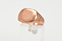 A GENTLEMENS 9CT ROSE GOLD SIGNET RING, (split shank) vacant shield shaped signet, rubbed scroll