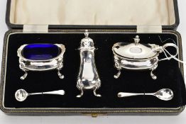 A CASED GEORGE VI SILVER CONDIMENT SET, to include a silver salt and mustard each with a blue