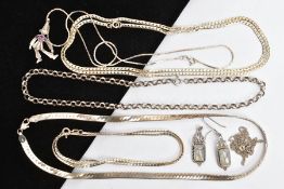 AN ASSORTMENT OF SILVER AND WHITE METAL JEWELLERY ITEMS, to include a silver Rolo belcher chain,
