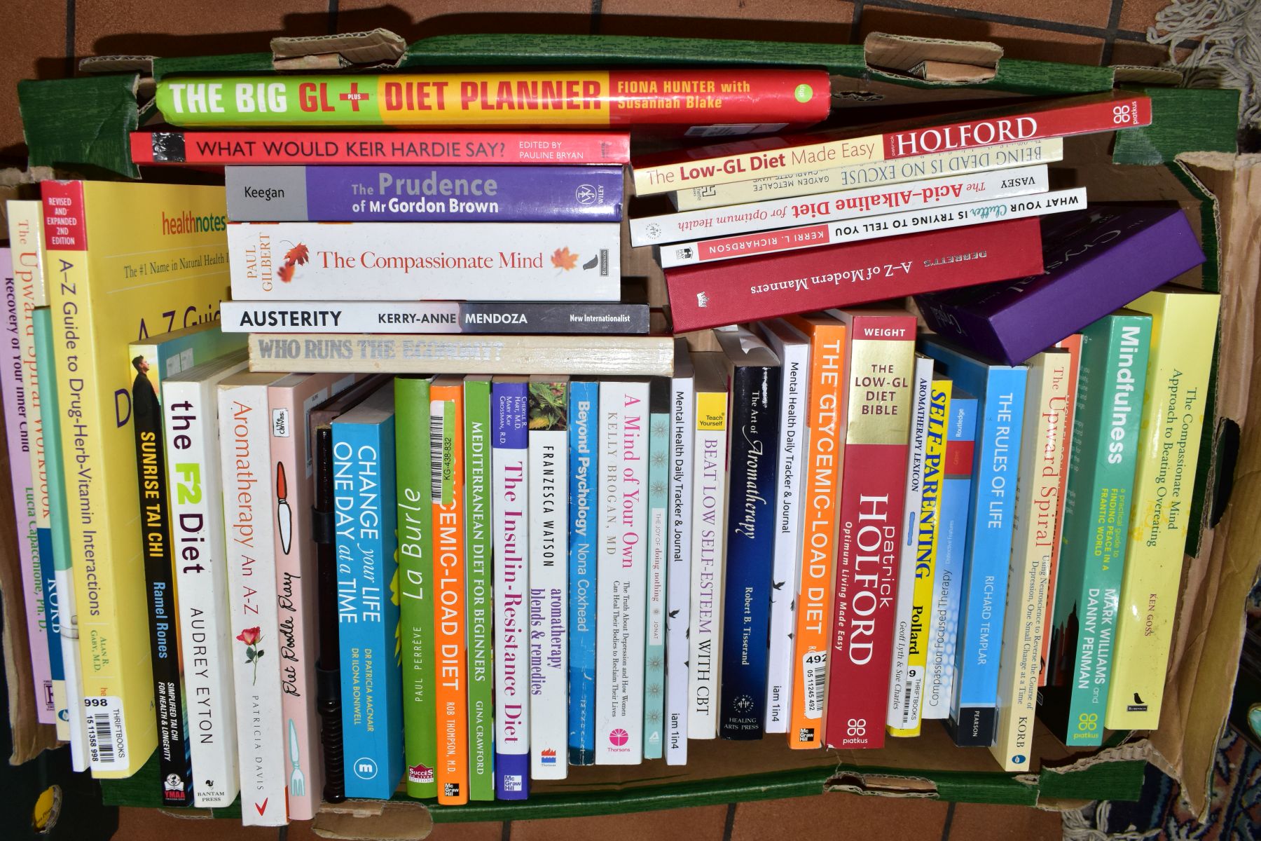 BOOKS, six boxes containing approximately 205 titles mostly concerning health, well-being, diet, - Image 6 of 7