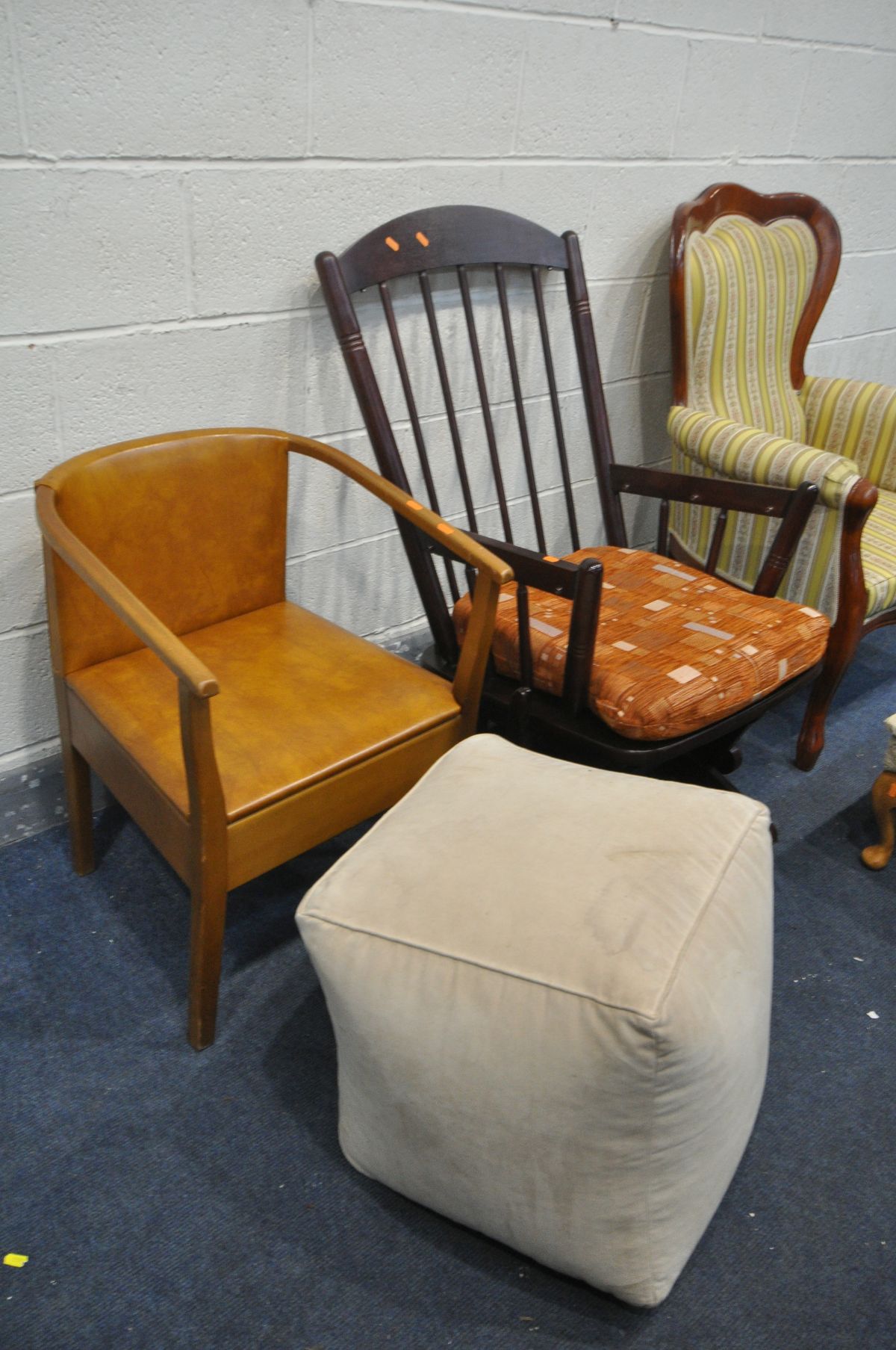 A LATE 20TH CENTURY ITALIAN MAHOGANY SPOONBACK CHAIR, along with a modern rocking chair (missing one - Image 3 of 3