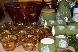 A GROUP OF CERAMICS AND GLASSWARES, to include an Indiana Glass Iridescent Gold Carnival glass punch