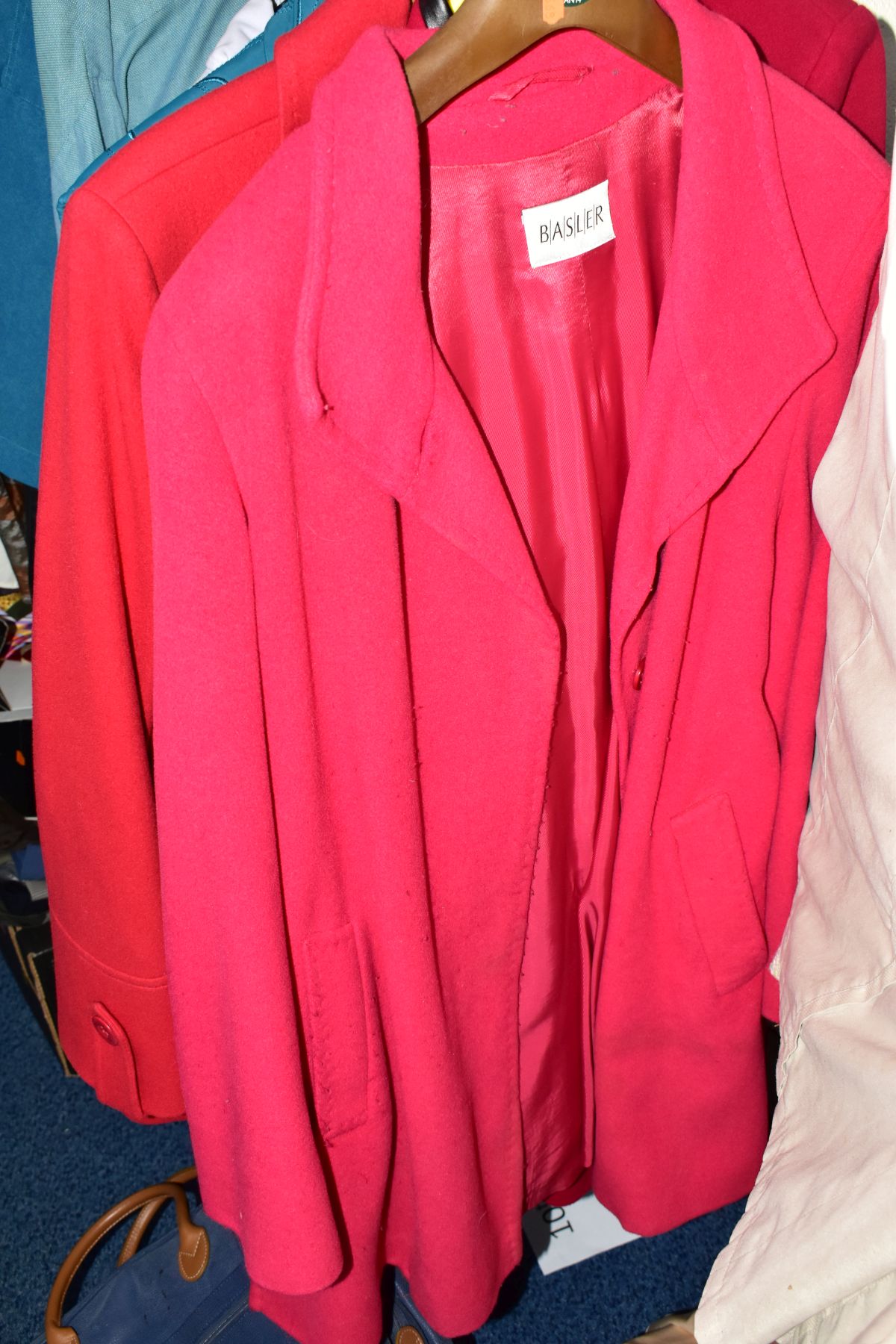 A QUANTITY OF LADIES CLOTHING ETC, to include coats, jackets blouses and jumpers etc brands - Image 10 of 14