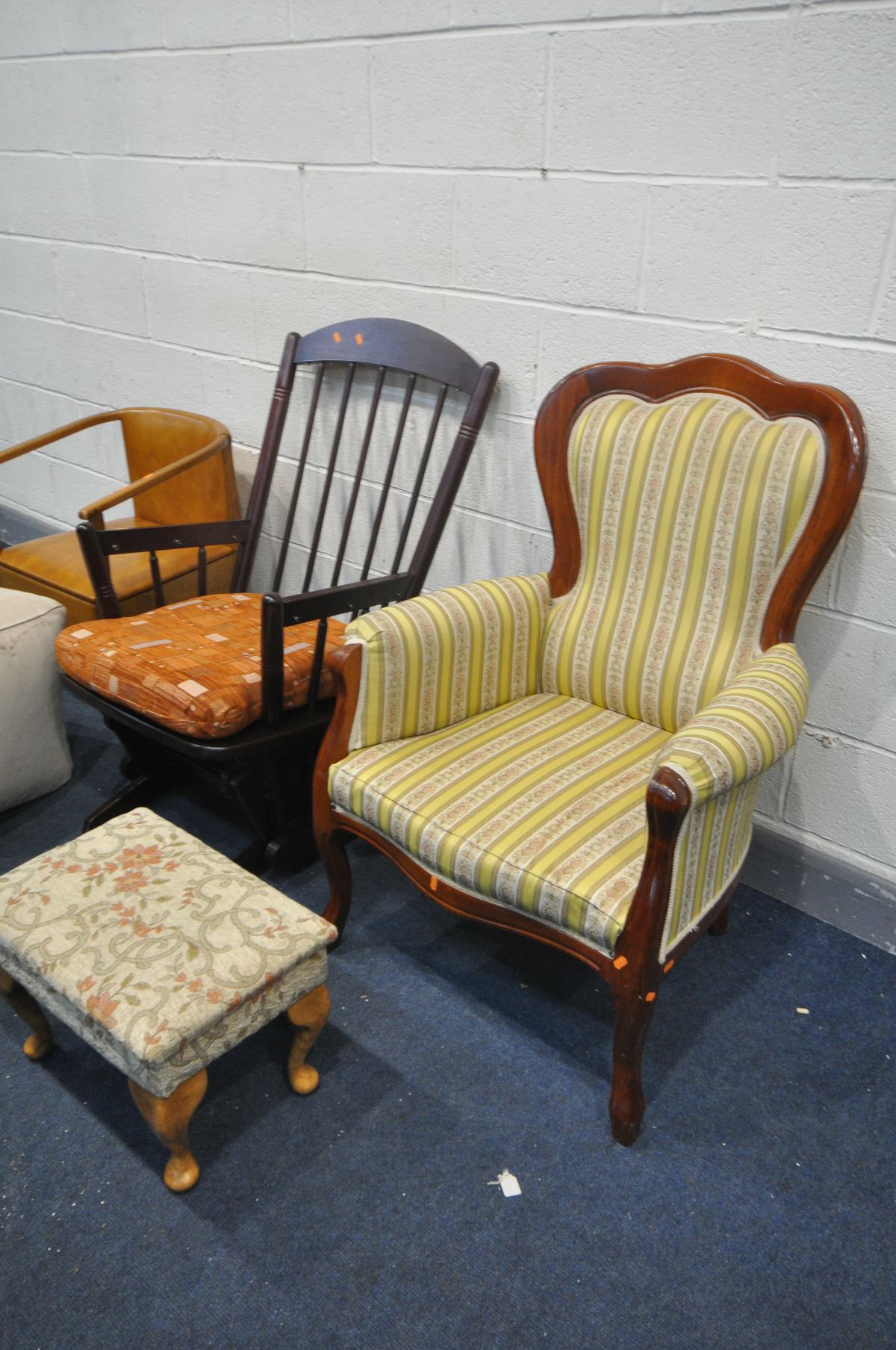 A LATE 20TH CENTURY ITALIAN MAHOGANY SPOONBACK CHAIR, along with a modern rocking chair (missing one - Image 2 of 3