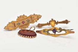 THREE LATE 19TH TO EARLY 20TH CENTURY GOLD BROOCHES AND A CARNELIAN PENDANT, one brooch set with a