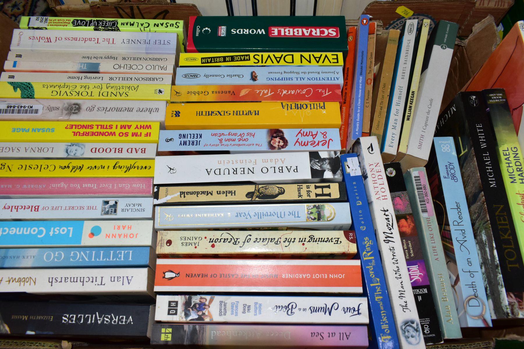BOOKS, seven boxes containing approximately 230 titles to include contemporary fiction, classic - Image 3 of 9