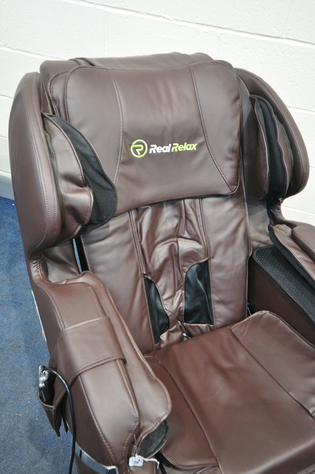 A REAL RELAX FAVOR-03 BROWN LEATHERETTE MASSAGE CHAIR - Image 2 of 3