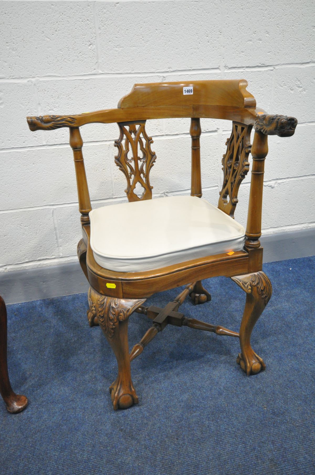 A REPRODUCTION GILLOWS STYLE CORNER CHAIR with shaped and pierced splats, lion head arm - Image 2 of 4