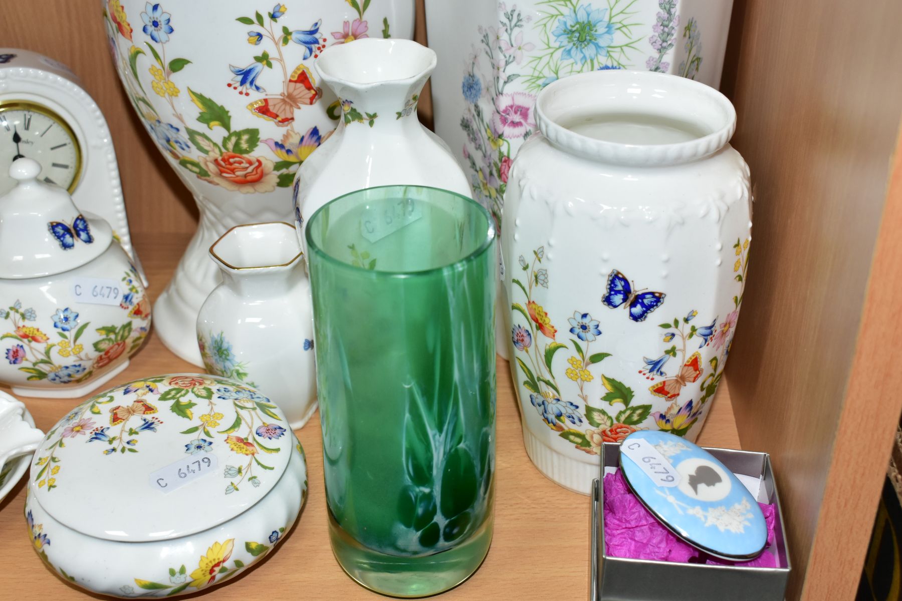 A GROUP OF AYNSLEY GIFTWARES, OTHER CERAMIC ITEMS AND GLASSWARES, comprising ten pieces of Aynsley - Image 5 of 6