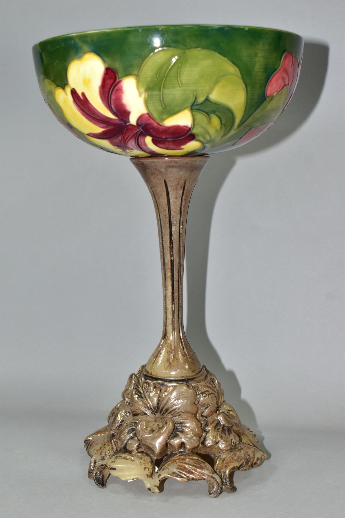 A MOORCROFT POTTERY BOWL DECORATED WITH RED AND YELLOW HIBISCUS ON A GREEN GROUND, the interior of - Image 4 of 6