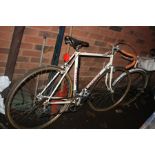 A VINTAGE VISCOUNT TONY DOYLE GENTS RACING BIKE with 12 speed gears, 23in frame