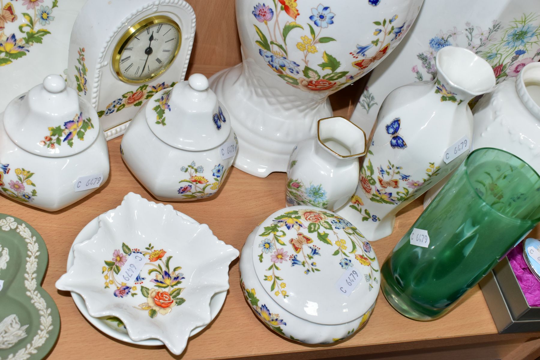 A GROUP OF AYNSLEY GIFTWARES, OTHER CERAMIC ITEMS AND GLASSWARES, comprising ten pieces of Aynsley - Image 3 of 6