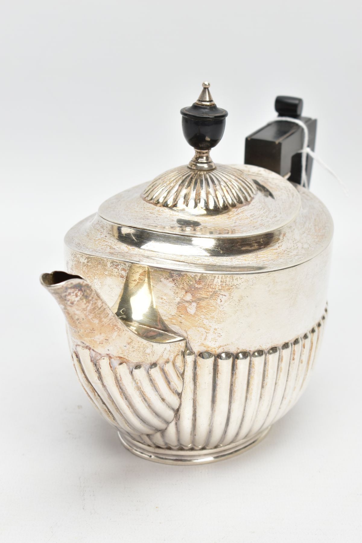 A SILVER TEAPOT, tapered stop reeded design, fitted with a black wooden handle and finial, - Bild 2 aus 6