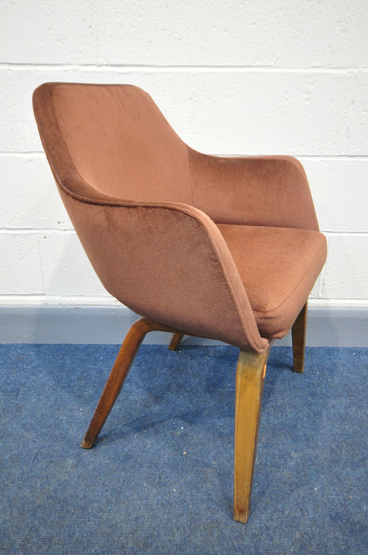 A MID CENTURY BLACK AND GREEN UPHOLSTERED LOUNGE CHAIR, with swept armrests, on cylindrical - Image 7 of 7