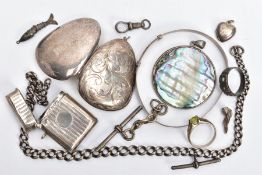 AN ASSORTMENT OF SILVER AND WHITE METAL JEWELLERY ITEMS, to include a rounded triangle locket with