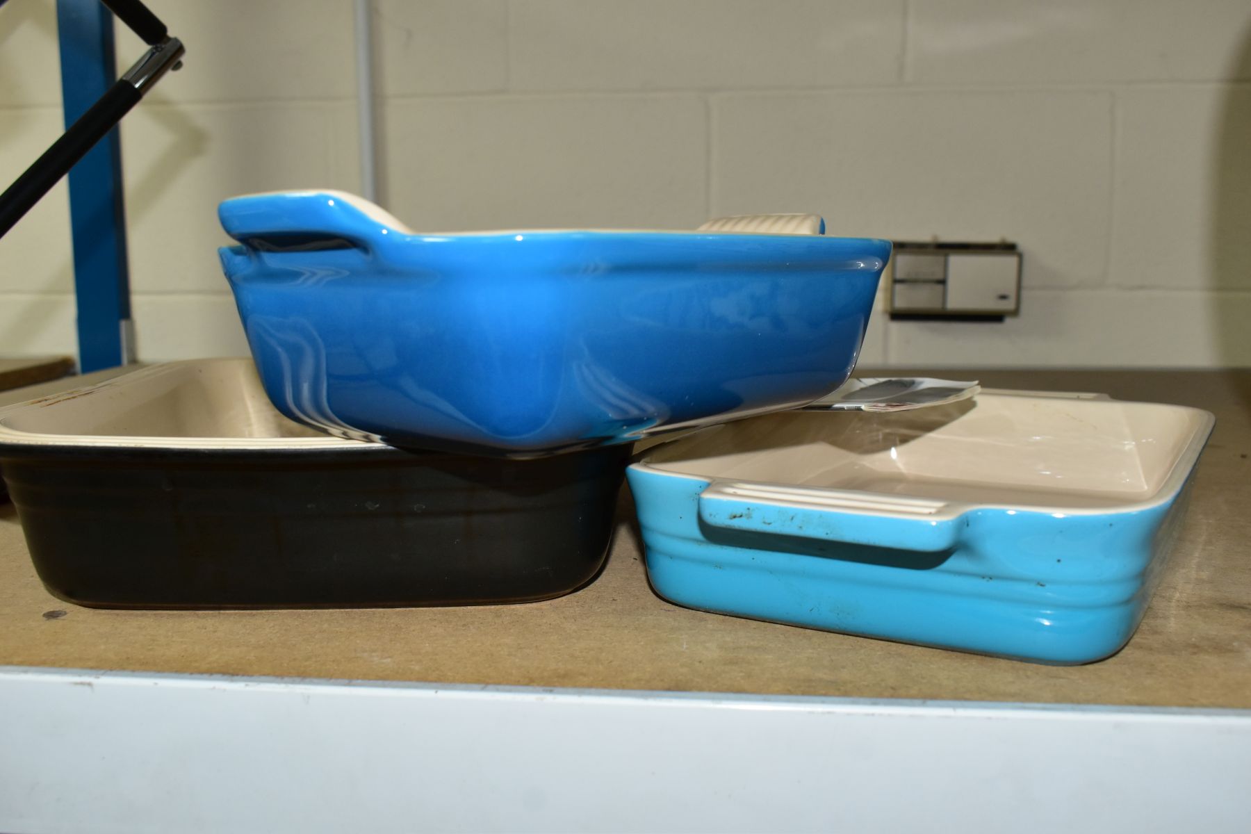 THREE LE CREUSET STONEWARE RECTANGULAR OVEN DISHES, comprising a Marseille Blue 19cm x 13cm x 5. - Image 3 of 4