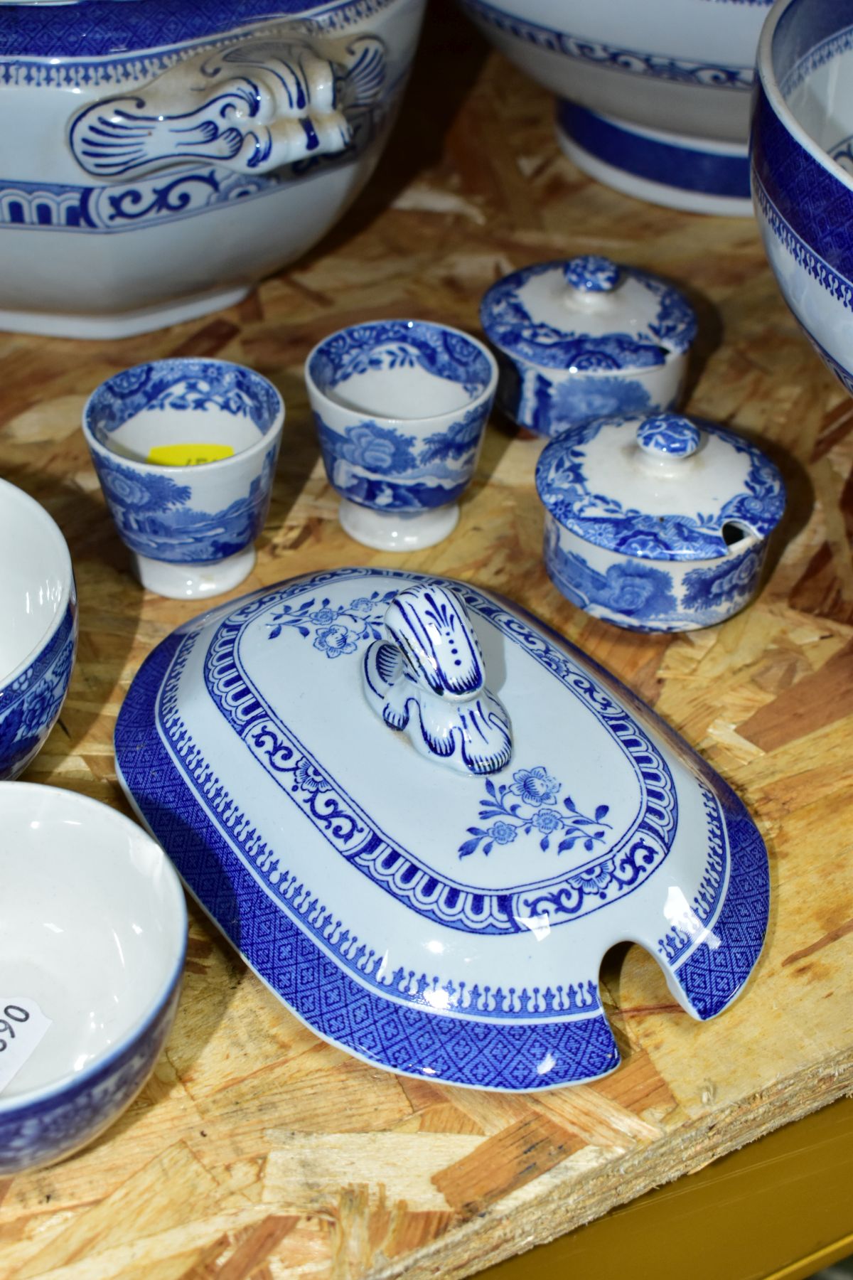 TWENTY TWO PIECES OF COPELAND SPODE BLUE AND WHITE DINNER WARES, comprising two Cracked Ice and - Bild 3 aus 7