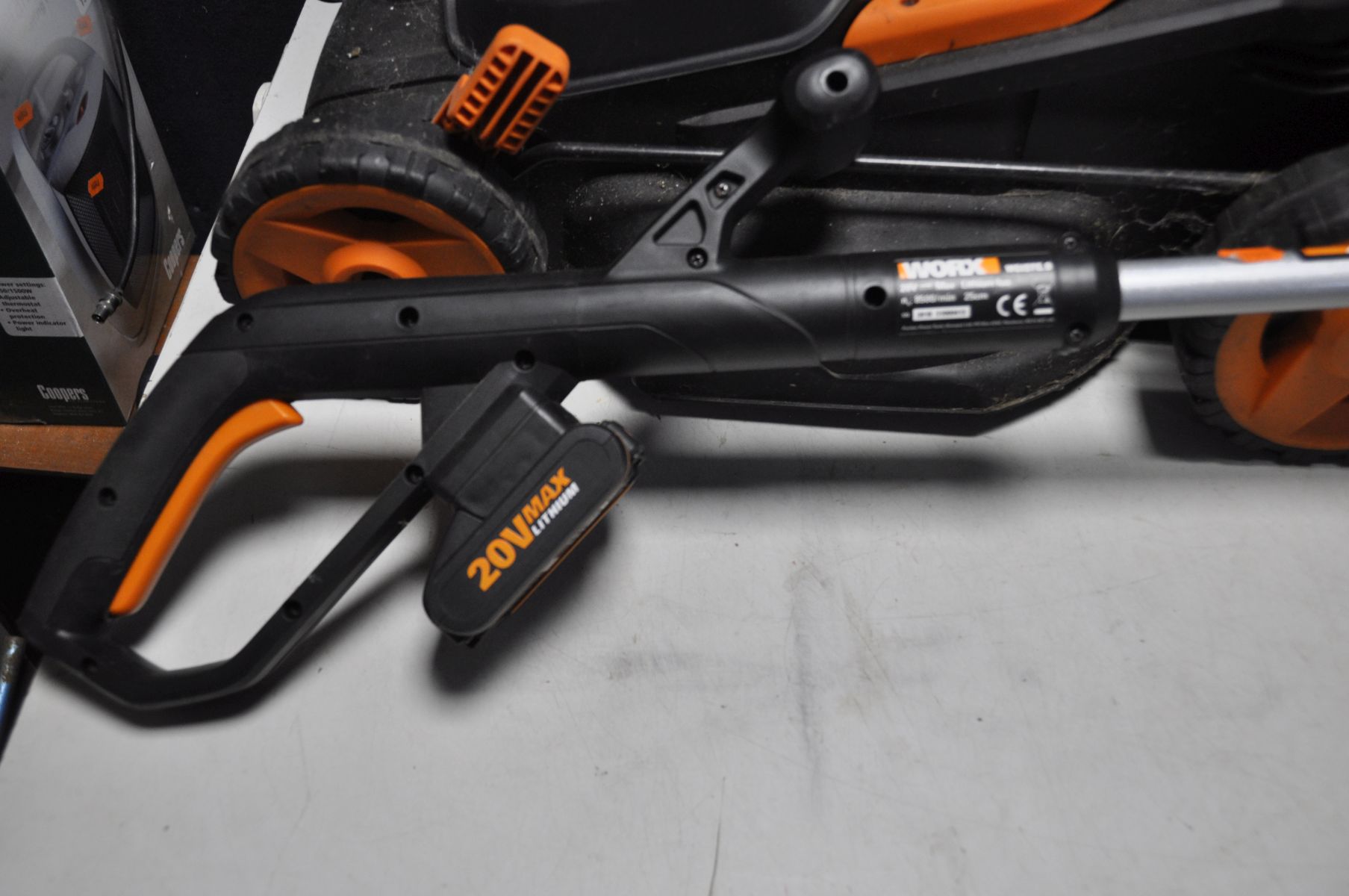 A WORX WG157E 20V STRIMMER and a Worx WG779E.2 40v lawn mower (two batteries and charger PAT pass - Image 2 of 3