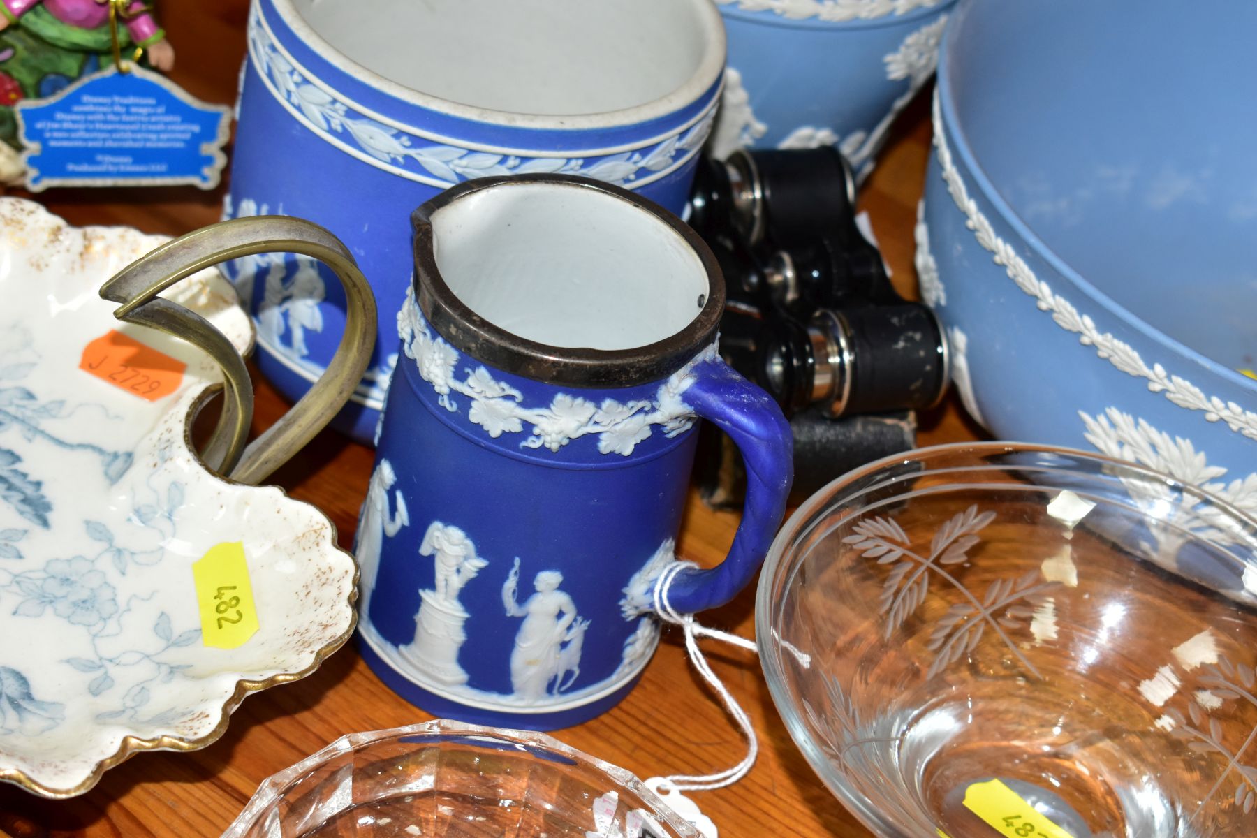 A GROUP OF CERAMICS, GLASSWARES, A CLOCK AND A PAIR OF OPERA GLASSES, comprising a Taylor - Bild 6 aus 10