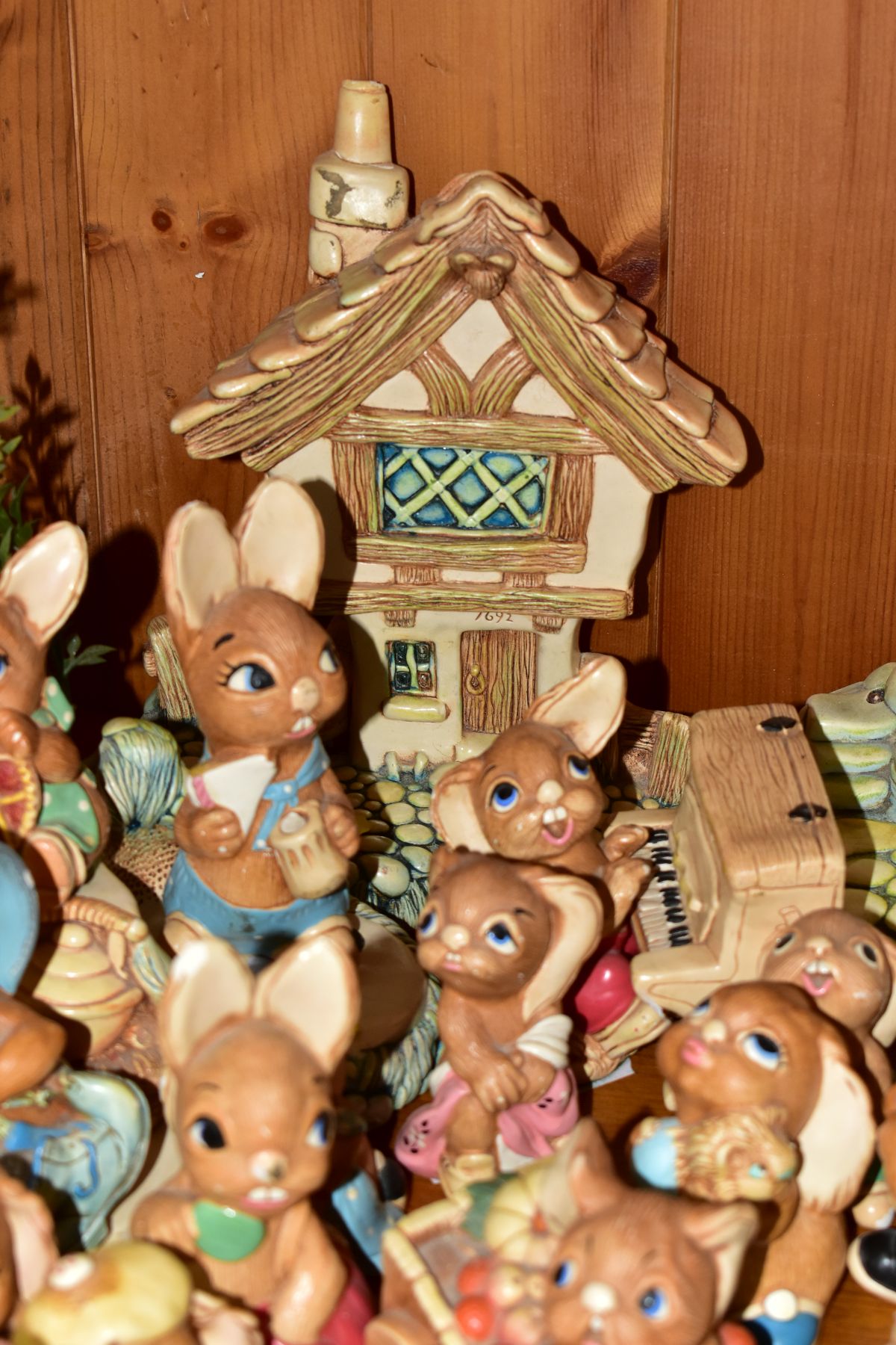 A QUANTITY OF PENDELFIN RABBITS AND ACCESSORIES, comprising Castle Tavern, Cobble Cottage, Picnic - Image 3 of 8