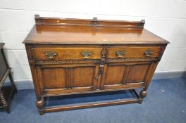 AN EARLY 20th CENTURY OAK SIDEBOARD with a solid oak top, door panels and drawer fronts width