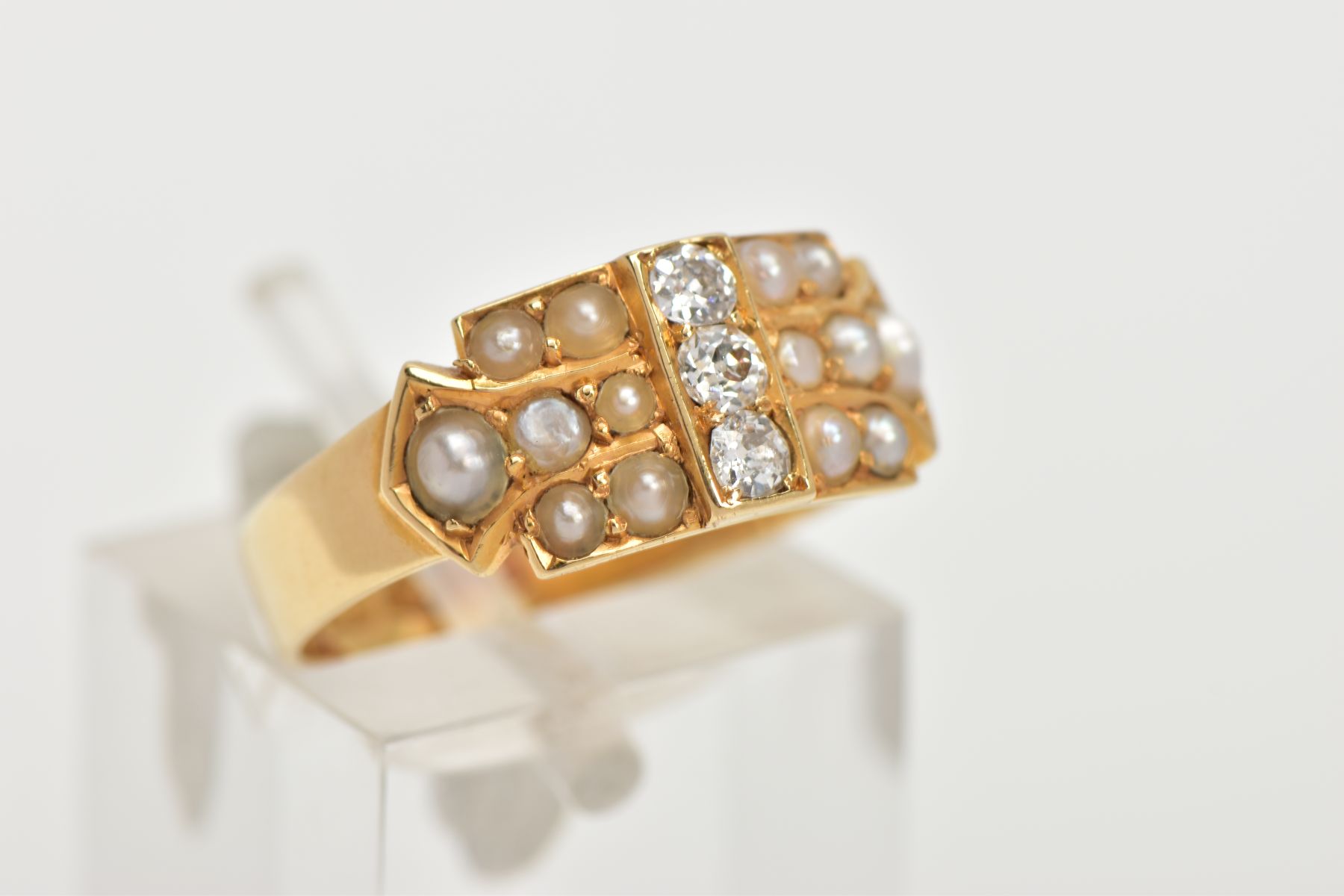 A LATE VICTORIAN 18CT GOLD DIAMOND AND SPLIT PEARL RING, designed with a central vertical row of - Image 4 of 4