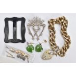 A SELECTION OF JEWELLERY ETC, to include a Scottish silver Luckenbooth brooch, a silver gilt curb