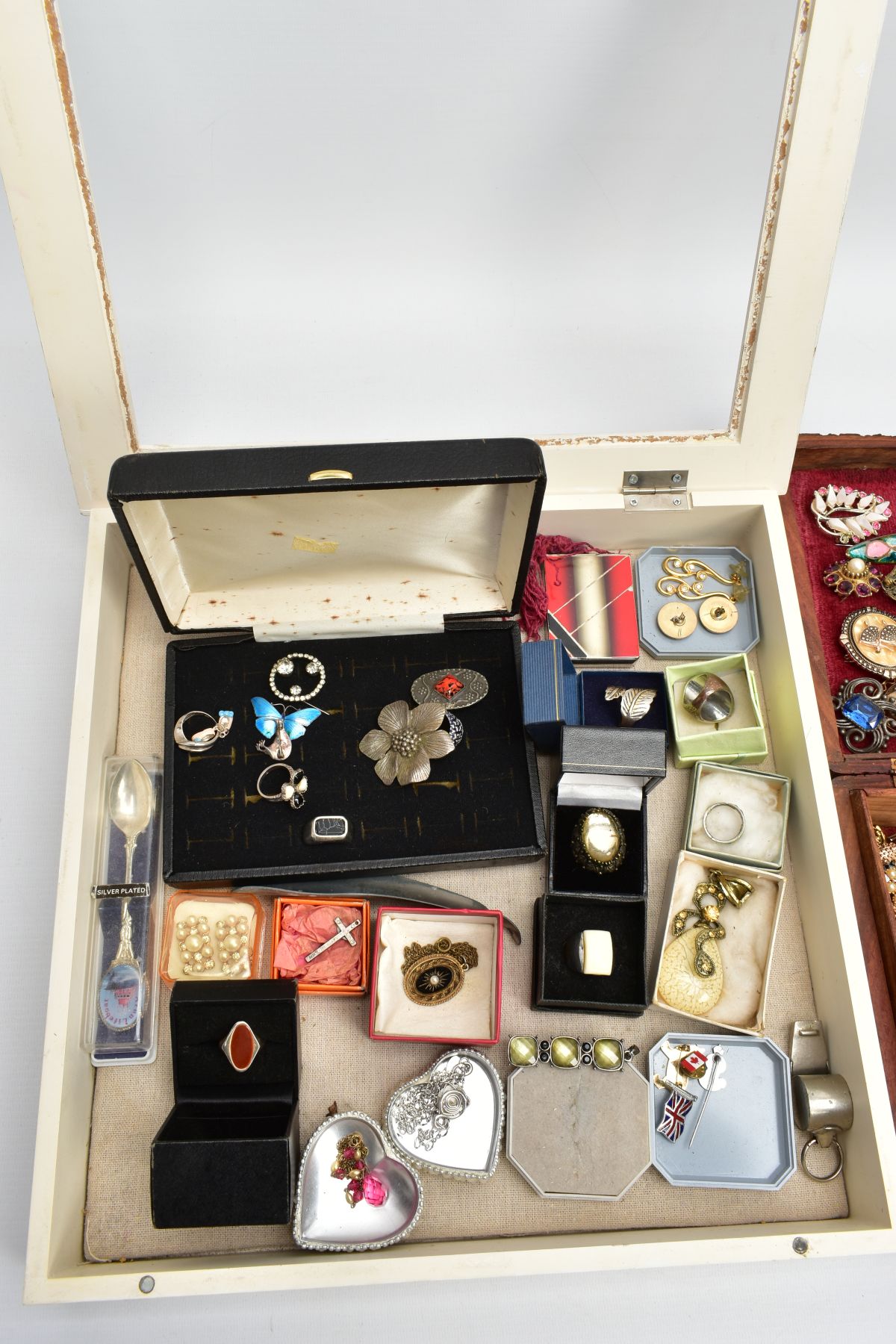 A WOODEN BOX AND A DISPLAY BOX WITH CONTENTS OF JEWELLERY, mostly costume jewellery pieces to - Image 4 of 7