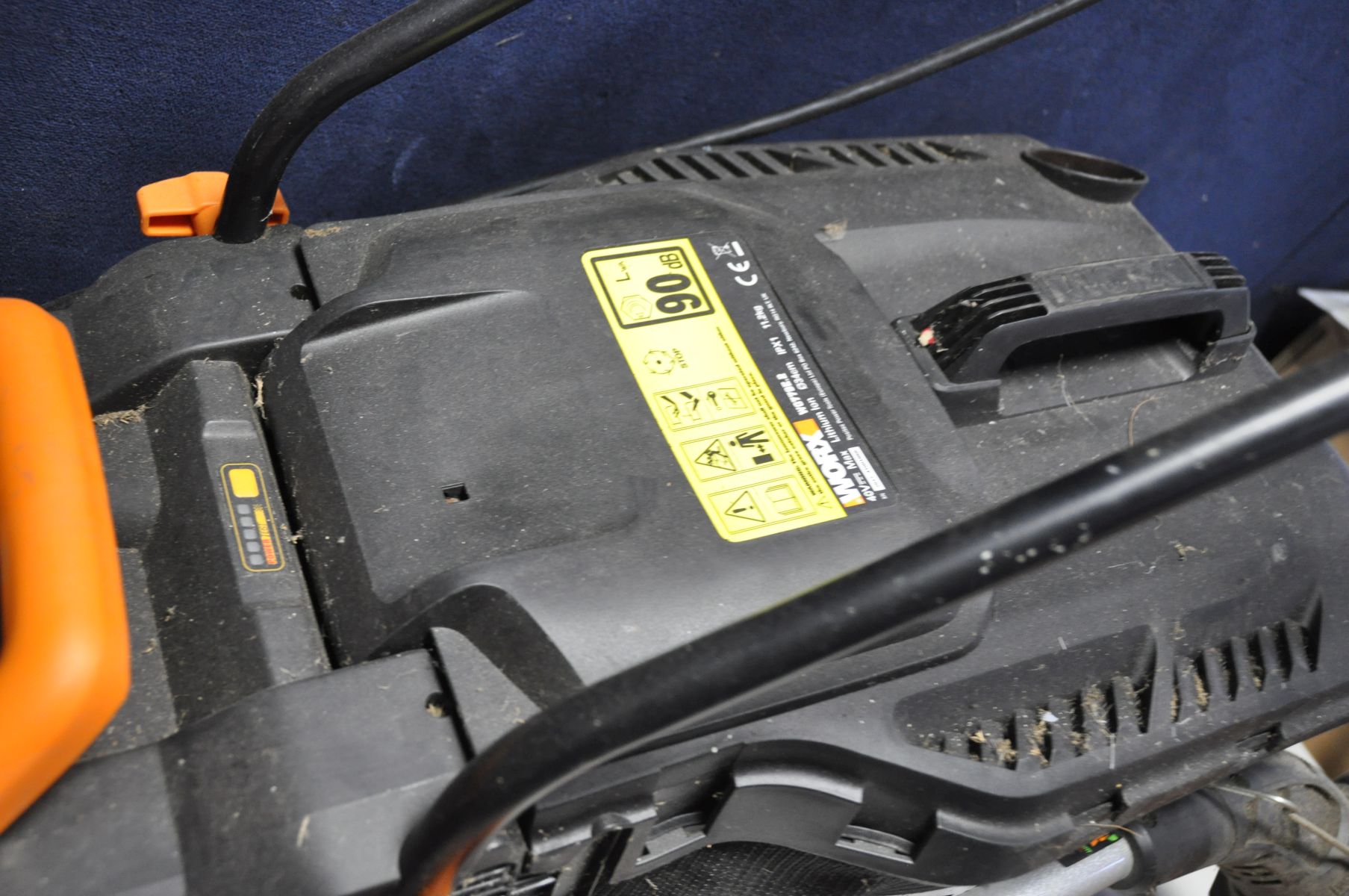 A WORX WG157E 20V STRIMMER and a Worx WG779E.2 40v lawn mower (two batteries and charger PAT pass - Image 3 of 3