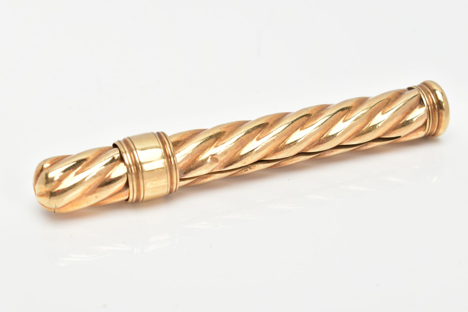 AN EARLY TO MID 20TH CENTURY 18CT GOLD RETRACTABLE PENCIL, of twist design with banded slider,