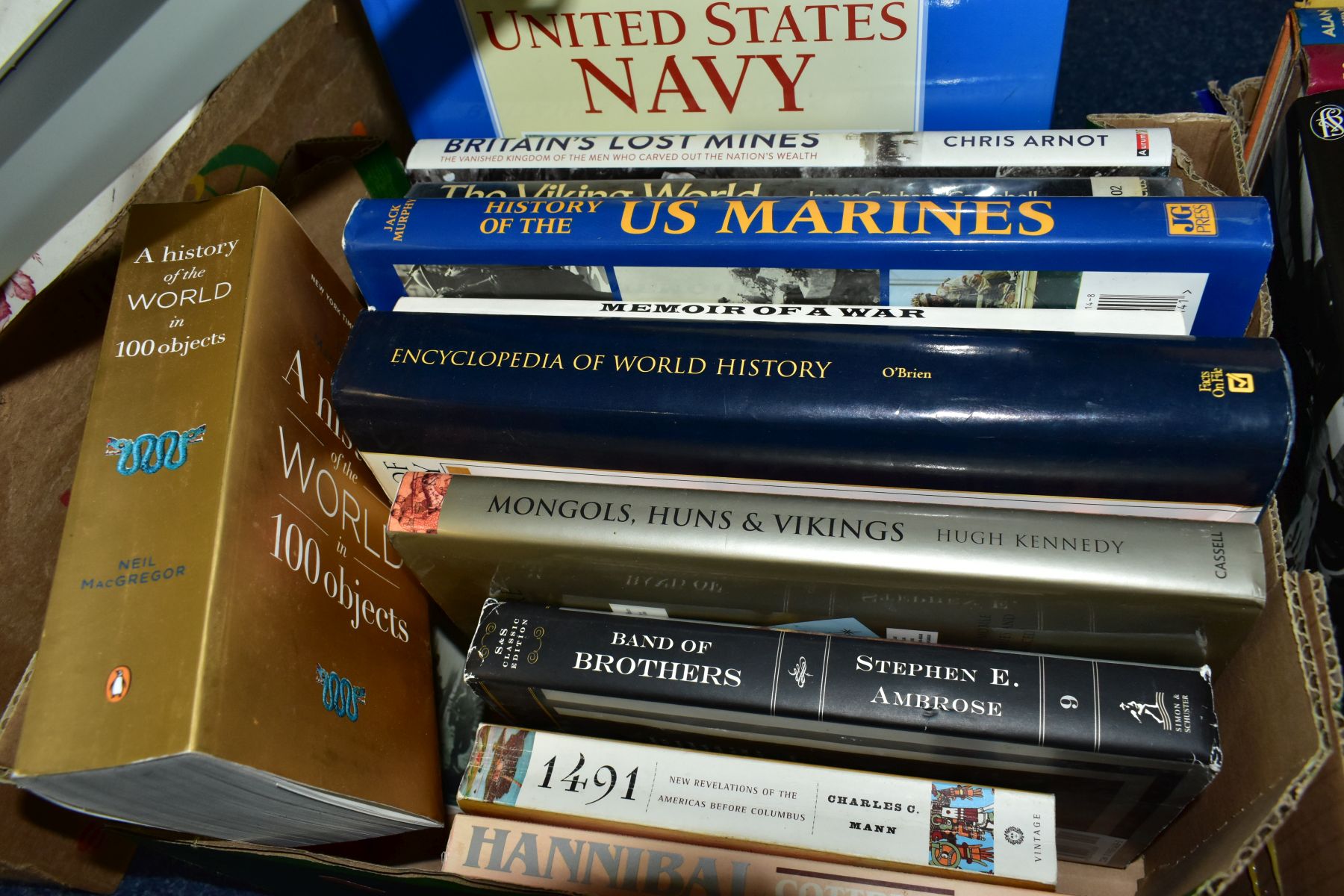 BOOKS, six boxes containing approximately 95-100 titles, subjects include history and the Second - Bild 7 aus 7