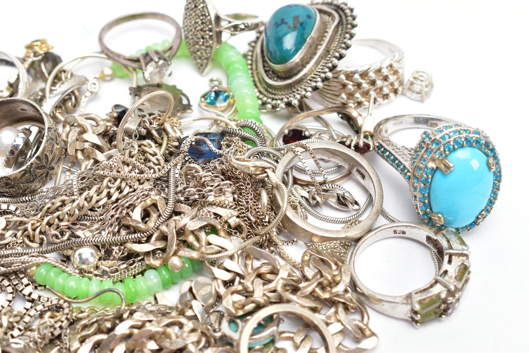 A BAG OF ASSORTED SILVER AND WHITE METAL JEWELLERY, to include six silver rings of varying designs - Image 2 of 3