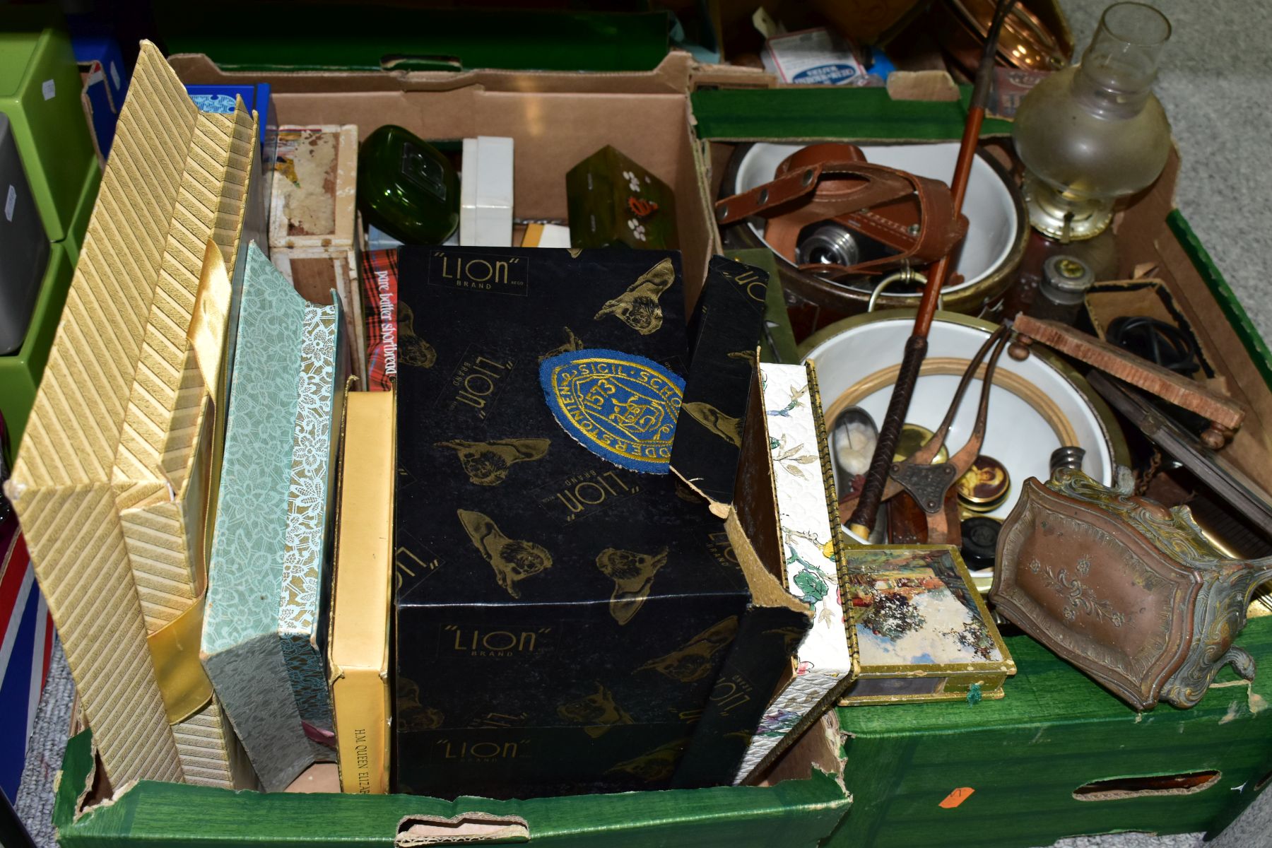 FOUR BOXES OF SUNDRY ITEMS ETC, TO INCLUDE A 19TH CENTURY FRENCH CAST METAL JEWELLERY CASKET, - Bild 11 aus 11