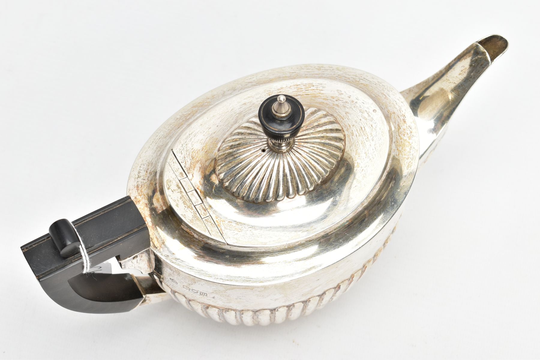 A SILVER TEAPOT, tapered stop reeded design, fitted with a black wooden handle and finial, - Bild 5 aus 6