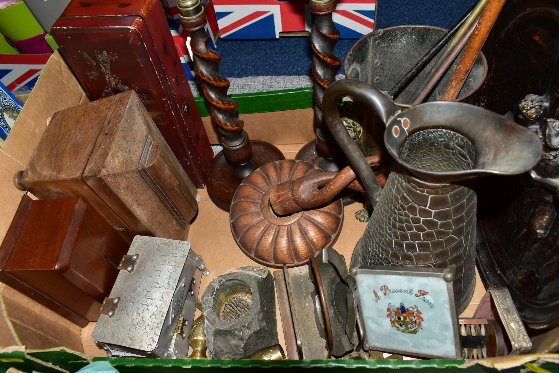 FOUR BOXES OF SUNDRY ITEMS ETC, TO INCLUDE A 19TH CENTURY FRENCH CAST METAL JEWELLERY CASKET, - Bild 8 aus 11