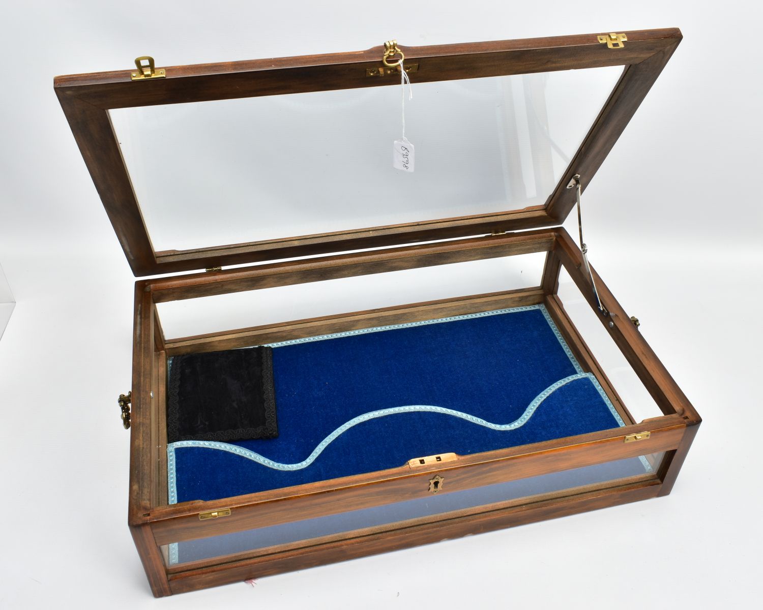 A WOODEN AND GLASS JEWELLERY DISPLAY CABINET, with a fitted blue fabric slightly tiered interior, - Image 4 of 4